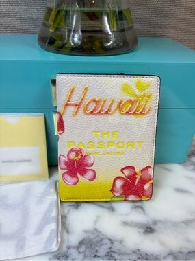 Marc Jacobs Hawaii Iconic Landmarks The Passport Holder - Limited Release NWT